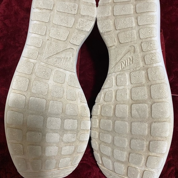 Nike Maroon Sneakers with White Accents
Women’s size 8 in great condition - Picture 5 of 5